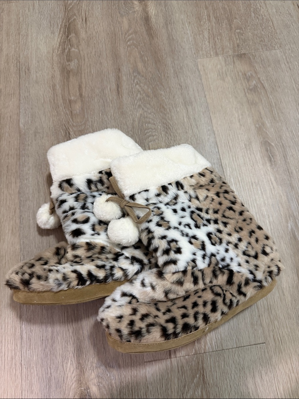 Faux Fur Leopard Print Slipper Boots with Pom Poms - Cream & Tan Size M 6.5–7.5